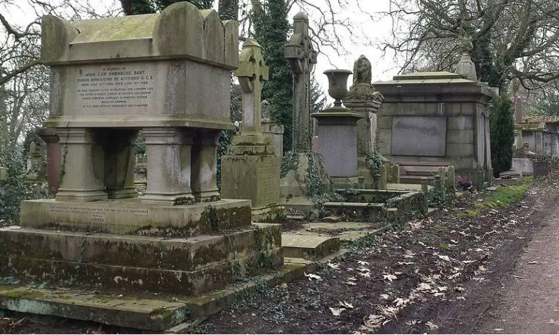 Families face ‘postcode’ lottery for funeral costs