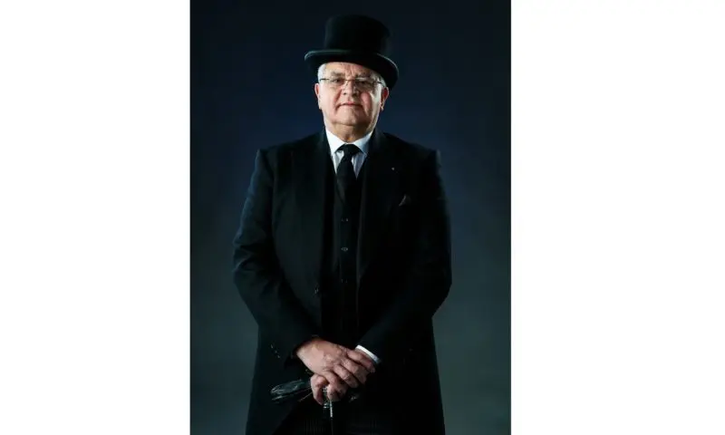 Funeral director ‘hangs up his top hat’ after 38 years