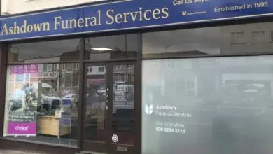 Belvedere funeral arranger to walk 200 miles for CRUK