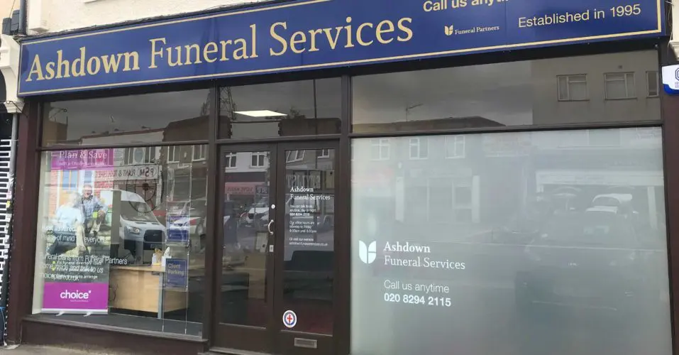 Belvedere funeral arranger to walk 200 miles for CRUK