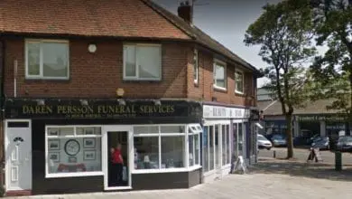 Daren Persson Funeral Services teaches first aid training to children