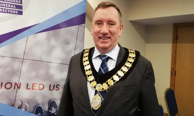Scottish funeral director takes presidential chain at SAIF