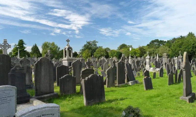 Cramped underground: the alternatives to bury our dead