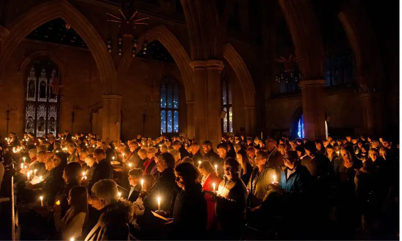 Record turnout at memorial service for bereaved
