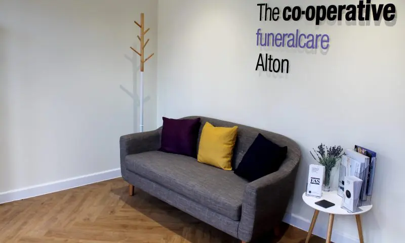Co-op funeral home to open in Alton