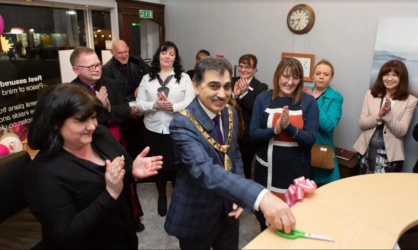 Mayor reopens refurbished funeral home