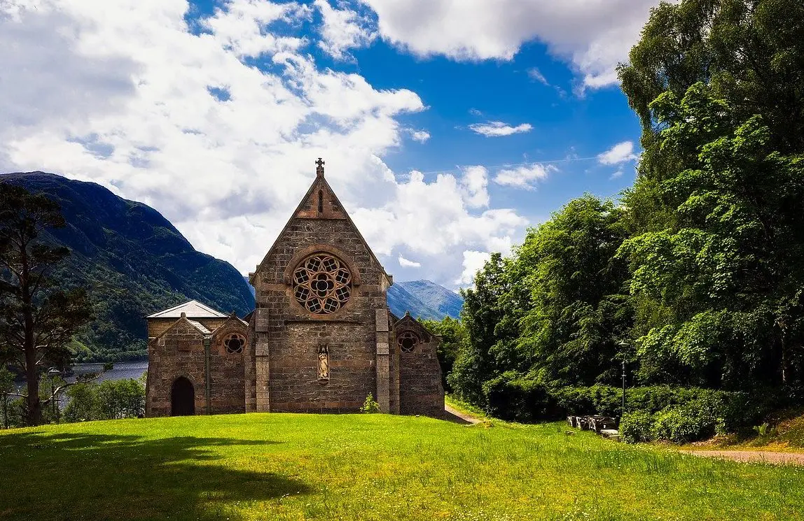 Scottish funeral parlour victim of car robbery