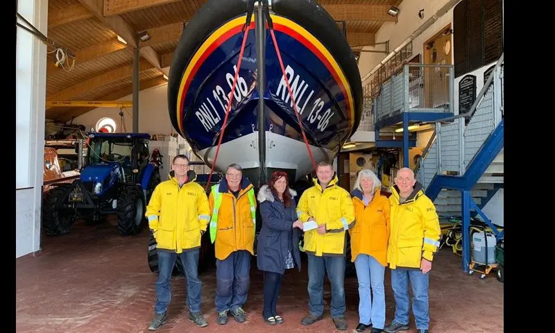 Quinns Funeral Directors donates over £800 to RNLI