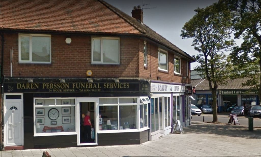 Daren Persson Funeral Services teaches first aid training to children