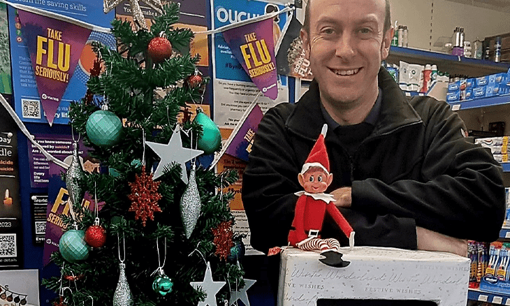 Eaves Funerals delivers Xmas cards for vulnerable people