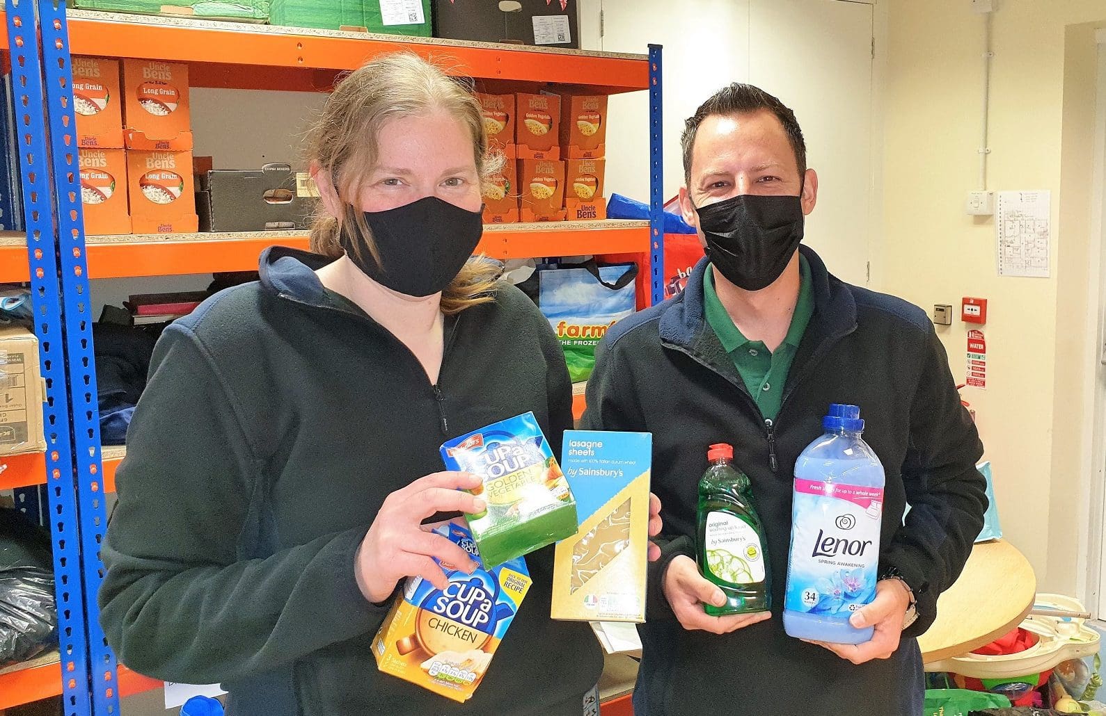 Gilliotts pays visit to local food bank amid £1,000 donation