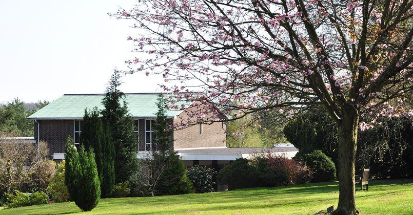 Kent and Sussex Crem donates £10k to bereavement charity