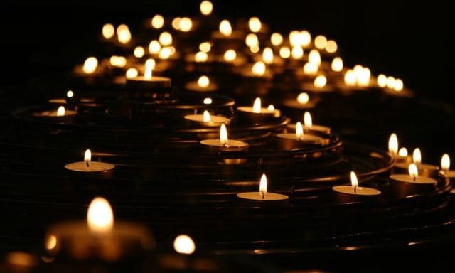 Funeral directors call for end to Covid funeral curbs